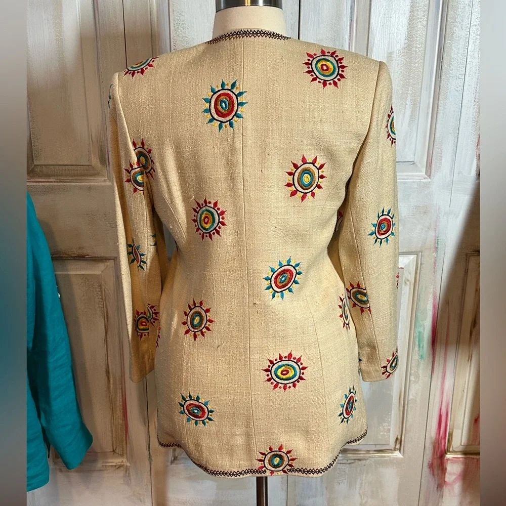 Stunning 100% silk Vintage Unique  Embroidered Cream blazer - Picture 11 of 15